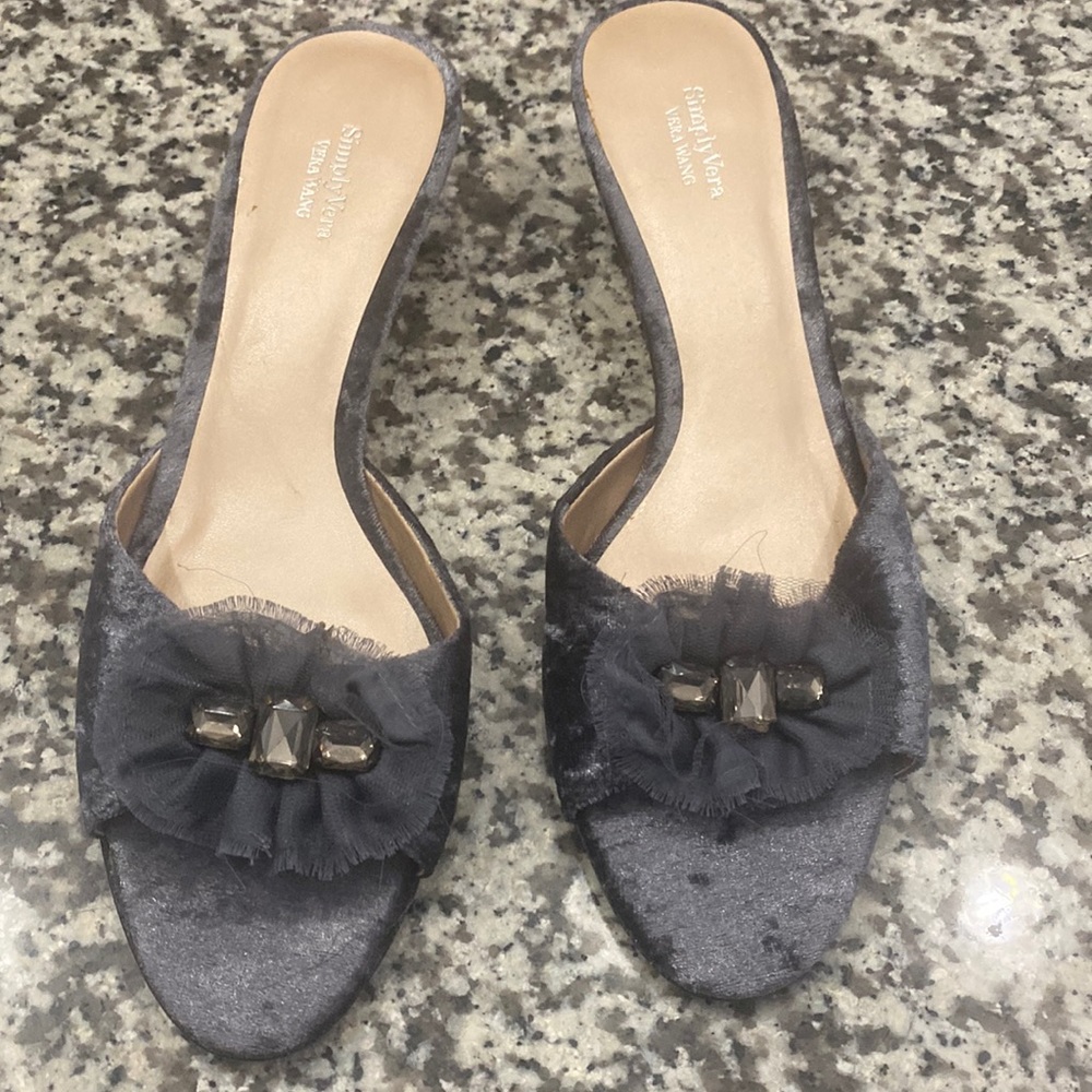 NWOT Simply Vera Gray Heel